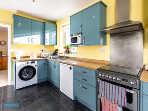 Kitchen- click for photo gallery